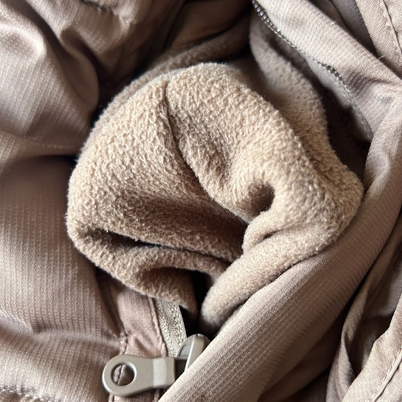 Girlfriend Collective Everyone Puffer Vest in Coffee - Picture 6 of 7